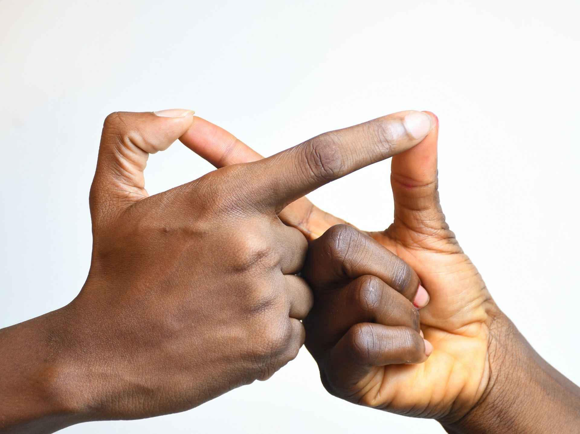 Mains jointes en signe d'unité