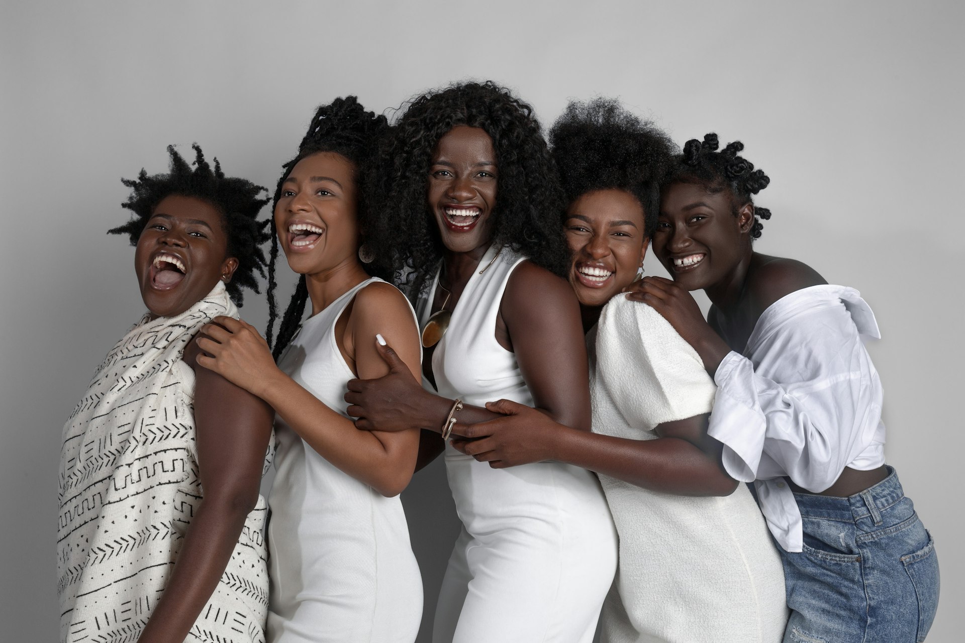 Groupe de femmes souriantes